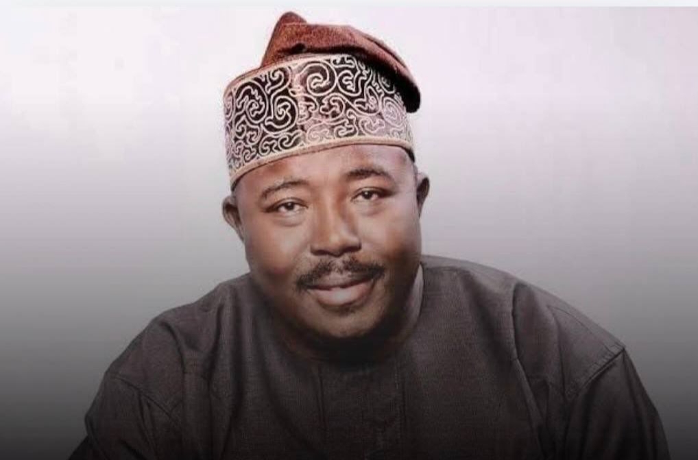 Nigerians React to Viral Video of Oyo APC Governorship Candidate Lapping Student Journalist During Interview