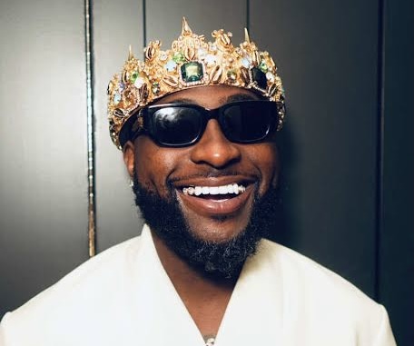 Davido Urges Nigerian A-List Artistes to Return Home as He Warns of ‘See Finish’ Abroad
