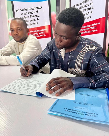 Oga 2 People Phone Headquarters Ambassadorial Deal Picture 1