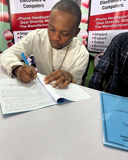 Oga 2 People Phone Headquarters Ambassadorial Deal Picture 1