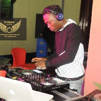 DJ Larryking Ika